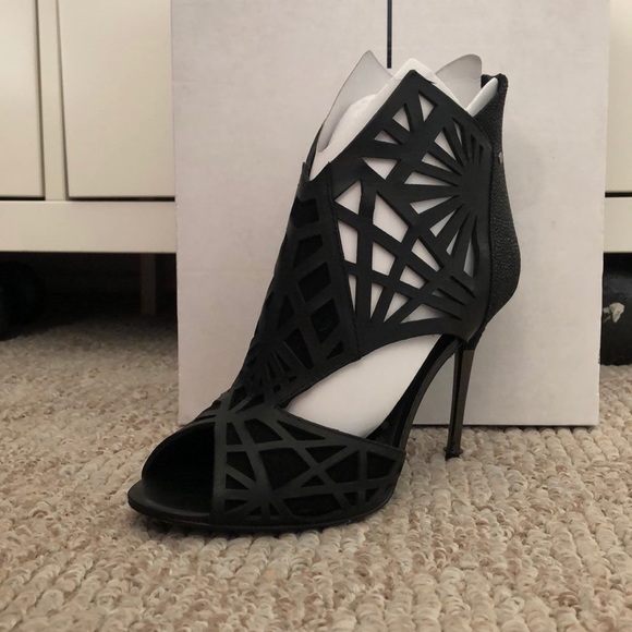 4” Dolce Vita Hadrian laser cut heels - Picture 5 of 7